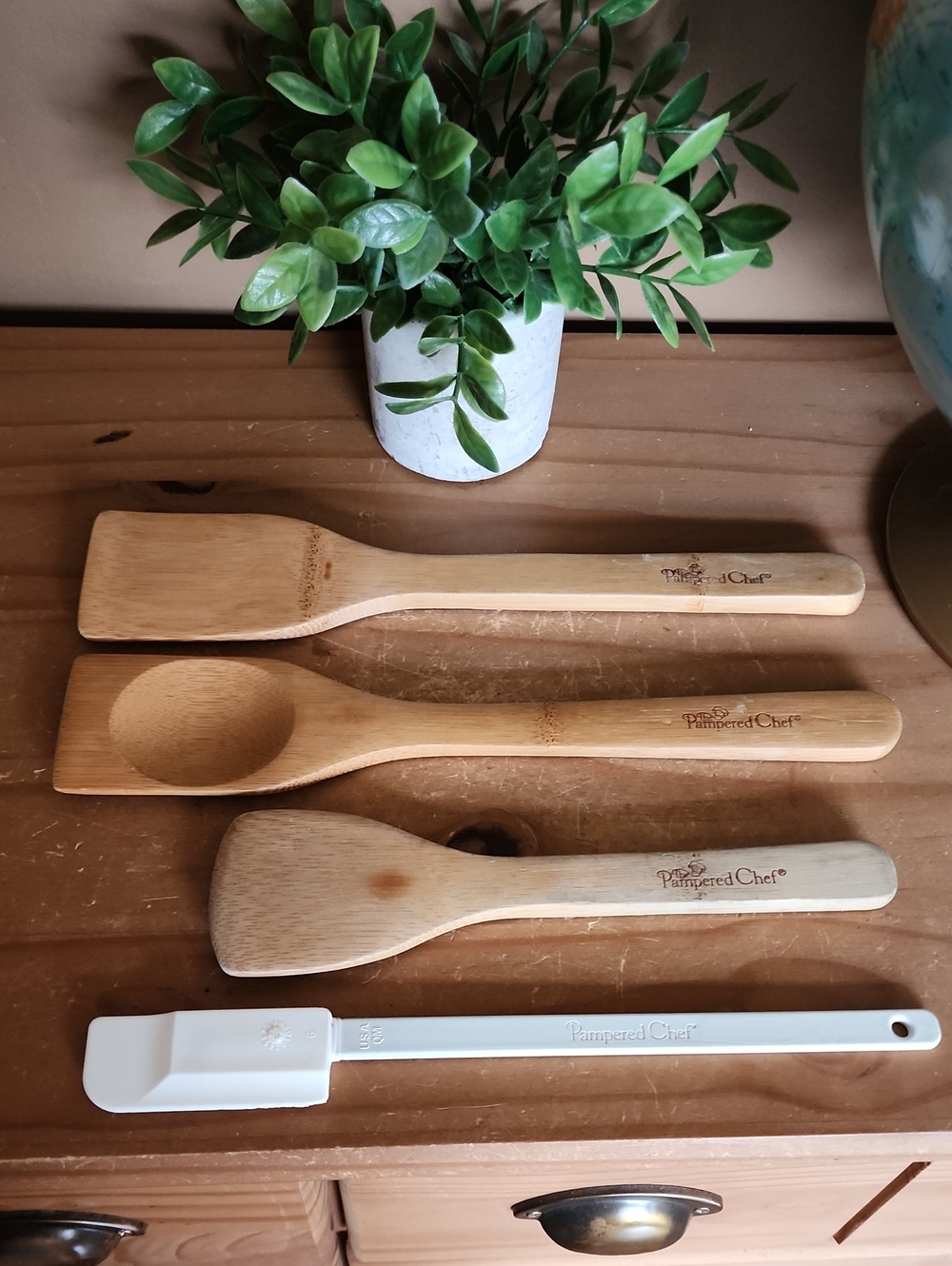 Pampered Chef Kitchen Helper Set